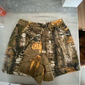 Camo real tree print)comfy shorts.PTL.Fits more like a Large..Never worn w/ tags